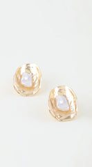 Mira Pearled Oyster Stud Earrings - Gold